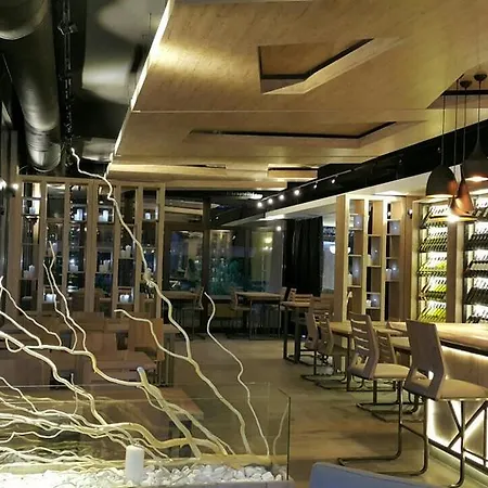 Le Pont Мотель 4*