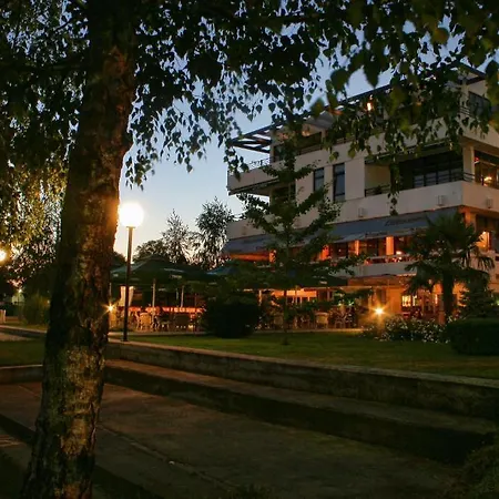 Le Pont Мотель 4*